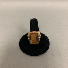 Load image into Gallery viewer, 10K Gold Carved Tigers Eye Vintage Ring sz 9 (8.1g)
