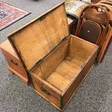 Load image into Gallery viewer, Antique Trunk (19x36x20)
