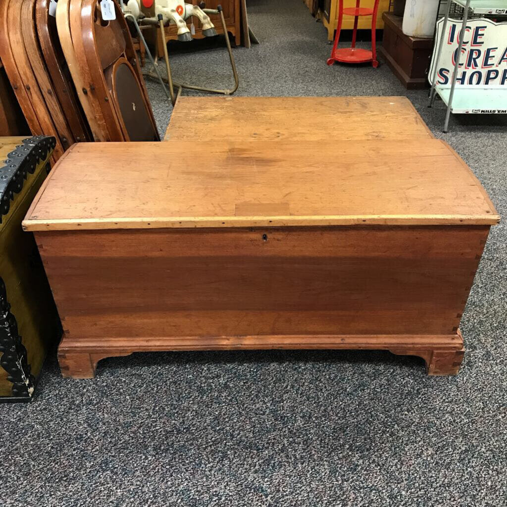 Antique Trunk (21x44x19)