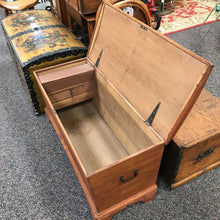 Load image into Gallery viewer, Antique Trunk (21x44x19)
