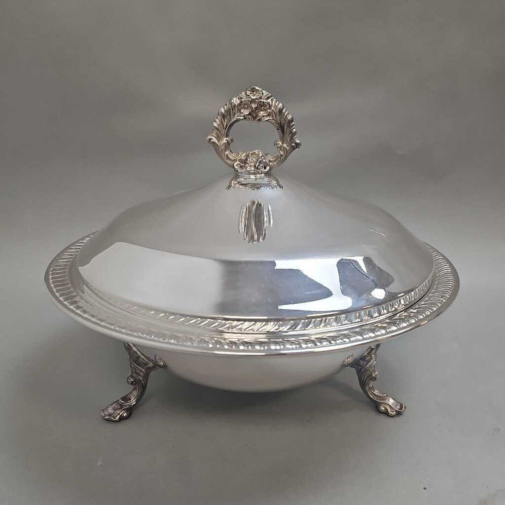 Covered serving dish best sale