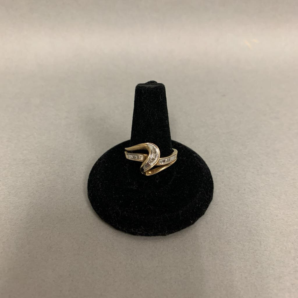 10K Gold Diamond Ring sz 7 (2.9g)