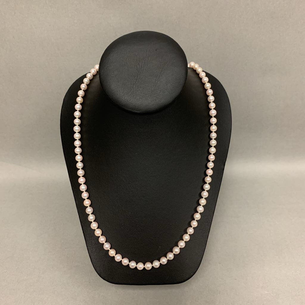 Bennett Brothers Cultured Pearl !4K White Gold Clasp 24