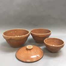 Load image into Gallery viewer, Vintage Oven Ware &quot;Arches&quot; Mixing Bowls #5,7,8 and Lid (4pcs)
