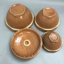 Load image into Gallery viewer, Vintage Oven Ware &quot;Arches&quot; Mixing Bowls #5,7,8 and Lid (4pcs)
