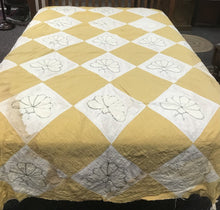 Load image into Gallery viewer, Vintage Hand Made Butterfly Quilt (88x72)
