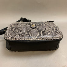 Load image into Gallery viewer, Gili Gray Snake Embossed Silver/Black Trim Leather Crossbody Purse (6x9x3&quot;)
