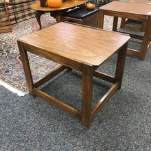 Load image into Gallery viewer, Wood End Table (20x21x26)
