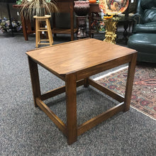 Load image into Gallery viewer, Wood End Table (20x21x26)
