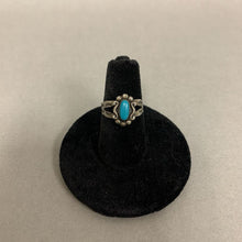 Load image into Gallery viewer, Sterling Turquoise Stamped Detail Ring sz 4
