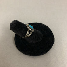 Load image into Gallery viewer, Sterling Turquoise Stamped Detail Ring sz 4
