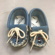 Load image into Gallery viewer, Vintage Infant Minnetonka Mocassins
