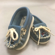 Load image into Gallery viewer, Vintage Infant Minnetonka Mocassins
