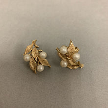 Load image into Gallery viewer, Vintage Crown Trifari Goldtone Faux Pearl Leaf Swirl Clip Earrings
