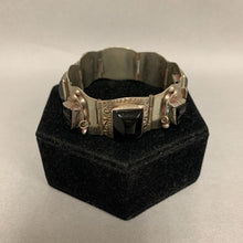 Load image into Gallery viewer, Vintage Taxco Sterling Silver Carved Onyx Link Bracelet (7&quot;)
