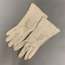 Load image into Gallery viewer, Vintage Aris Cream Leather Floral Applique Gloves (sz 7.5)
