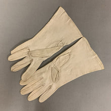 Load image into Gallery viewer, Vintage Aris Cream Leather Floral Applique Gloves (sz 7.5)
