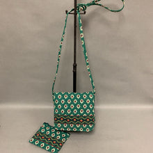 Load image into Gallery viewer, Vera Bradley Greenfield Print Quilted Crossbody Purse w/ Matching Coin Purse (7x7x2.5&quot;)
