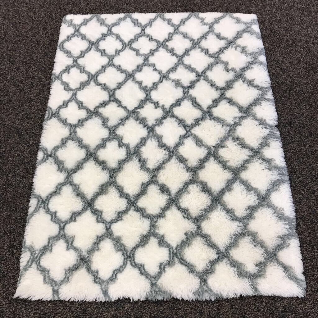 White & Gray Geometric Area Rug (~46x66)