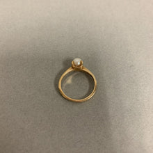 Load image into Gallery viewer, 14K Gold Pearl Ring sz 5 (2.2g)
