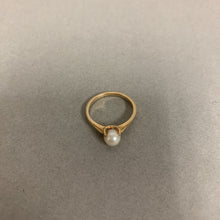 Load image into Gallery viewer, 14K Gold Pearl Ring sz 5 (2.2g)
