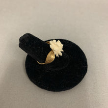 Load image into Gallery viewer, 14K Gold Carved Bone Rose Ring sz 5 (3.3g)
