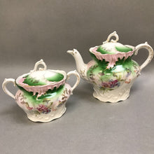 Load image into Gallery viewer, Green &amp; White Floral Cream Pitcher &amp; Sugar Bowl Set (As-Is) (~6&quot;)
