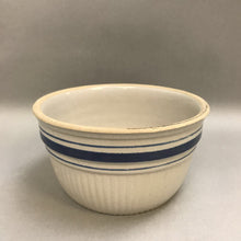 Load image into Gallery viewer, Vintage Pottery Mixing Bowl (7&quot; x 4&quot;)
