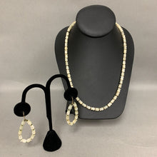 Load image into Gallery viewer, Vintage Carved Mother of Pearl Tulip Beaded Necklace &amp; Earrings Set (20&quot;)
