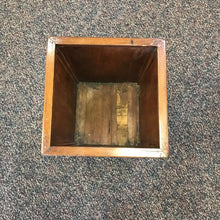 Load image into Gallery viewer, Wood Planter (15x13x13)
