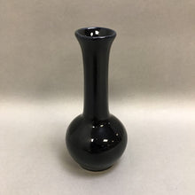 Load image into Gallery viewer, Red Wing Pottery Black Vase (7&quot;)
