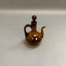 Load image into Gallery viewer, Vintage Amber Glass Te Pot Decanter (6&quot;)
