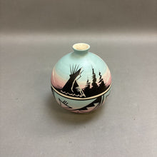 Load image into Gallery viewer, Navajo Pottery Vase (~5&quot;)
