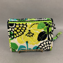 Load image into Gallery viewer, Vera Bradley Green Print Quilted Wallet (4x5&quot;)
