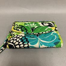 Load image into Gallery viewer, Vera Bradley Green Print Quilted Wallet (4x5&quot;)
