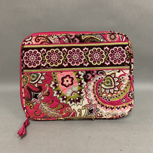 Load image into Gallery viewer, Vera Bradley Pink &amp; Green Print Quilted Tablet E-Reader Case (10x8x1&quot;)
