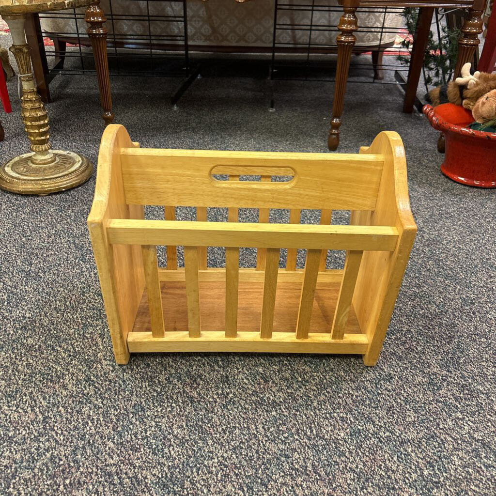 Pine Magazine Rack (15x18x12)
