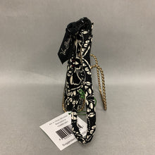 Load image into Gallery viewer, Vera Bradley Black &amp; White Print Quilted All in One Wristlet Wallet NWT (5.5x3.5&quot;)
