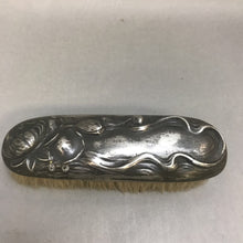 Load image into Gallery viewer, Antique American Silverplate Co. Silver Plated Brush w/ Face Instrument Flowers (7&quot;)
