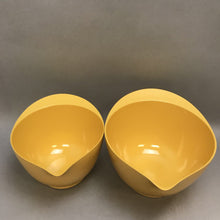 Load image into Gallery viewer, Williams Sonoma Yellow Melamine Mixing Nesting Bowls 2 Pc Set 2 &amp; 3 Qt
