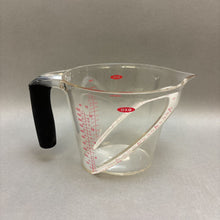 Load image into Gallery viewer, Oxo 32oz Measuring Cup (5.5x6x9)
