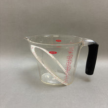 Load image into Gallery viewer, Oxo 32oz Measuring Cup (5.5x6x9)
