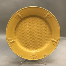 Load image into Gallery viewer, Arte Florum Yellow Bee Hive Serviing Plate (11.5&quot;)
