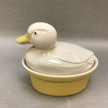 Load image into Gallery viewer, Duck Lidded Ceramic Casserole Dish (6&quot;)
