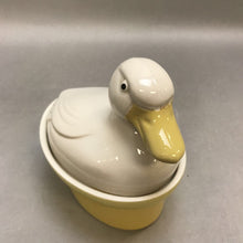 Load image into Gallery viewer, Duck Lidded Ceramic Casserole Dish (6&quot;)
