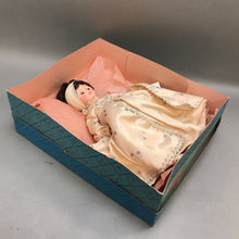 Load image into Gallery viewer, Madame Alexander First Lady Doll - Dolley Madison #1504 (~13&quot;)
