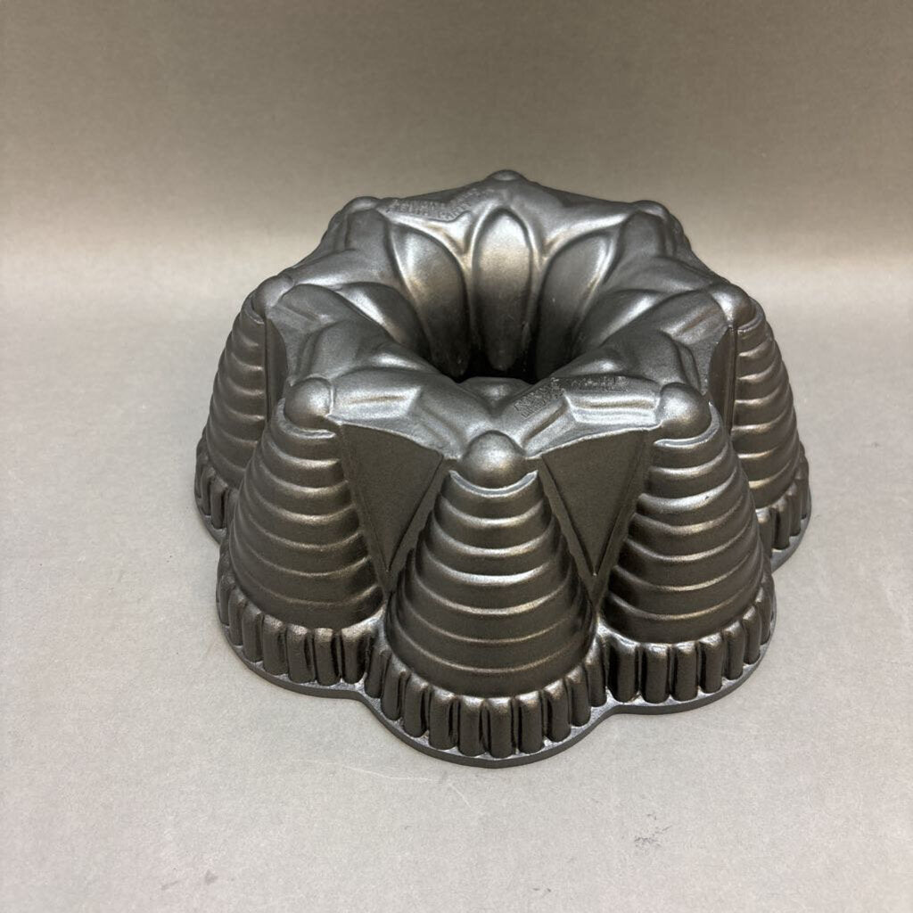 Nordic Ware Fiesta Party Bundt Pan (5x9)