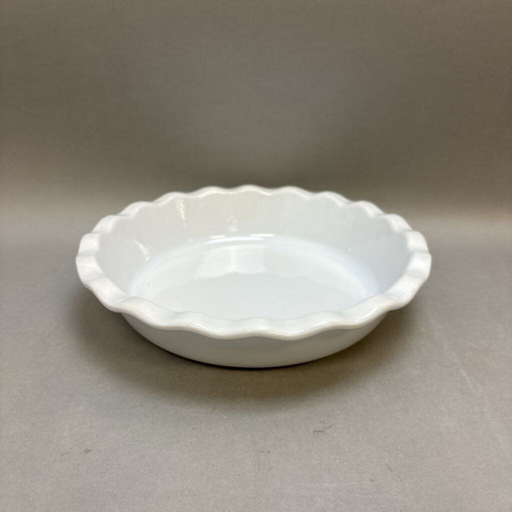 Emlie Henry White Pie Plate (~12x10x10)