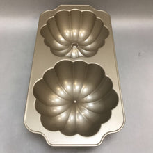 Load image into Gallery viewer, Nordic Ware &quot;The Great Pumpkin&quot; Cake Mold (15&quot; x 8&quot;)
