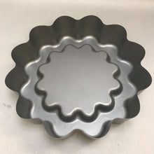 Load image into Gallery viewer, Nordic Ware Cake Mold (New)
